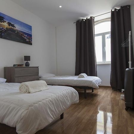 Guest House First Floor ラゴス エクステリア 写真